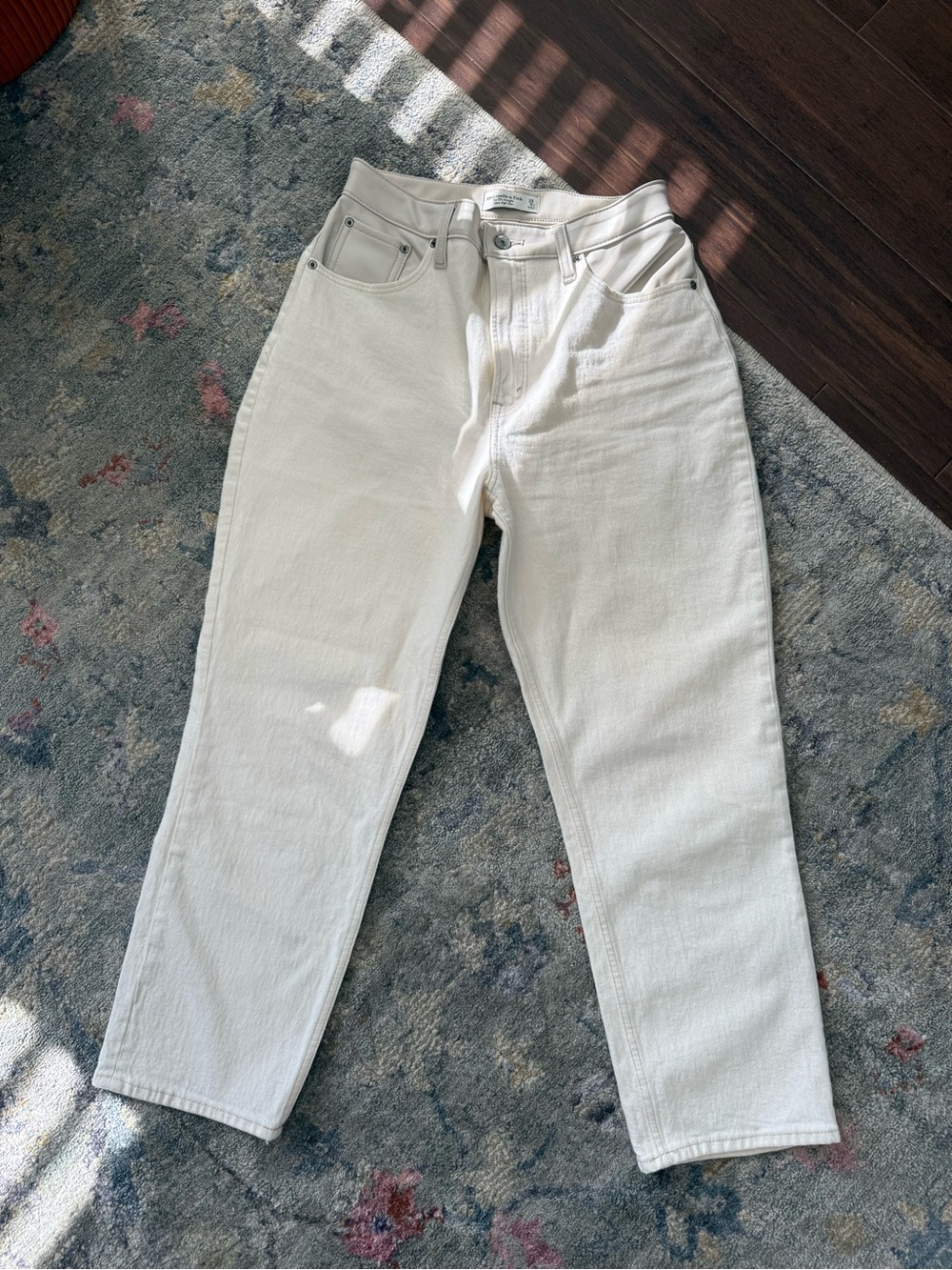 Abercrombie 90s Straight Ultra High Rise